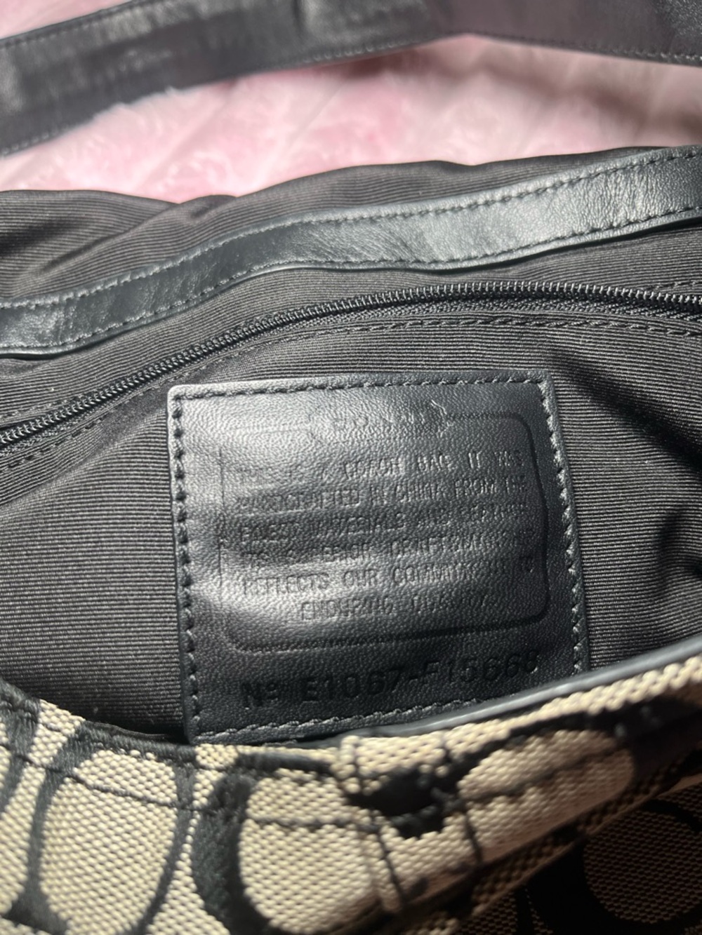 Vintage Coach Black and Beige Signature Canvas Shoulder Bag - Picture 5 of 6